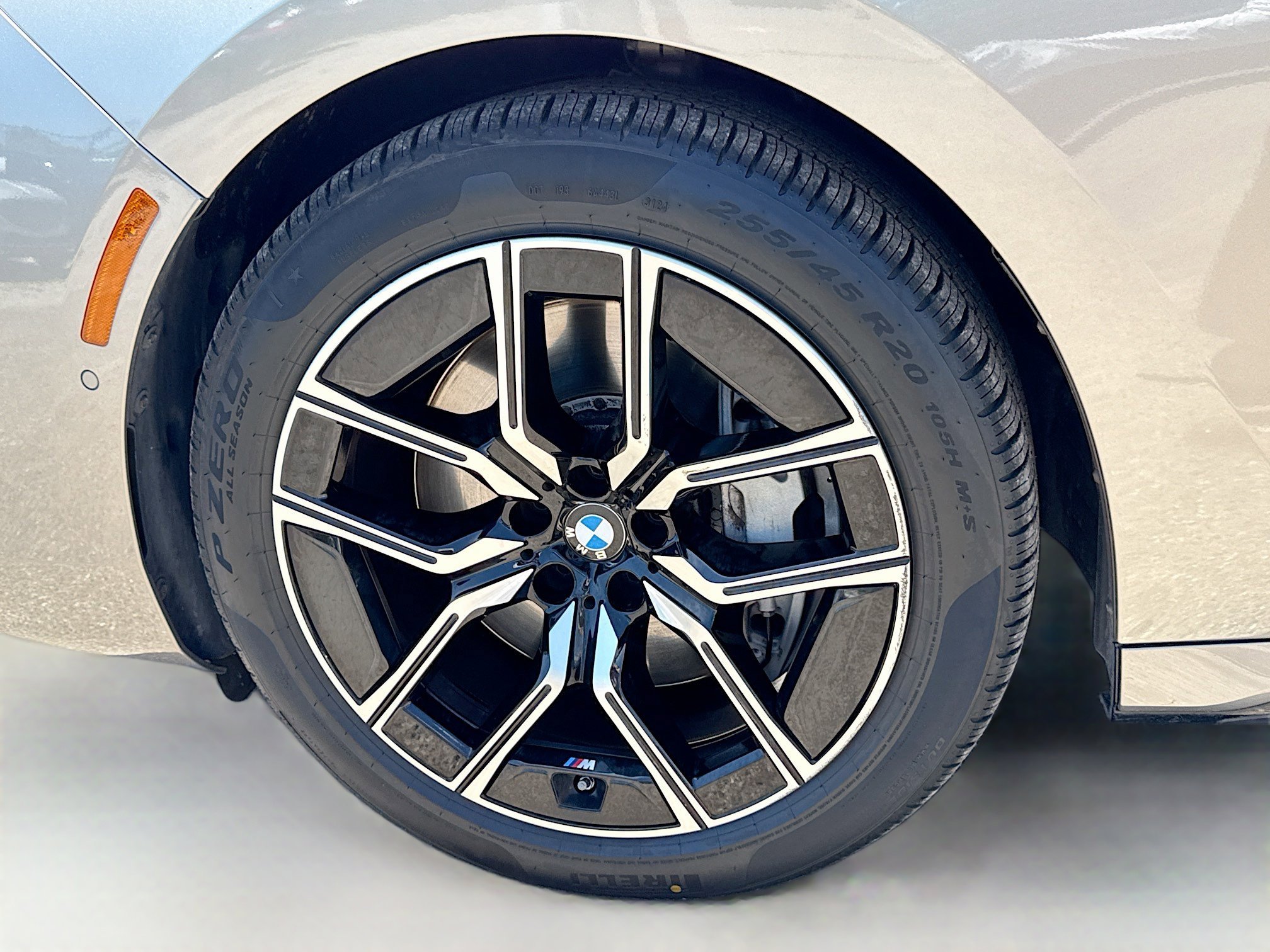 Used 2023 Oxide Grey Metallic BMW 760i xDrive image 42