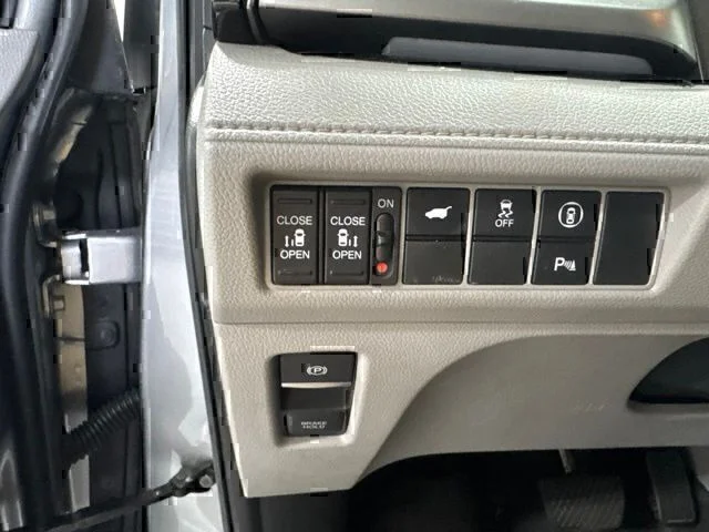 Used 2023  Honda Touring image 16