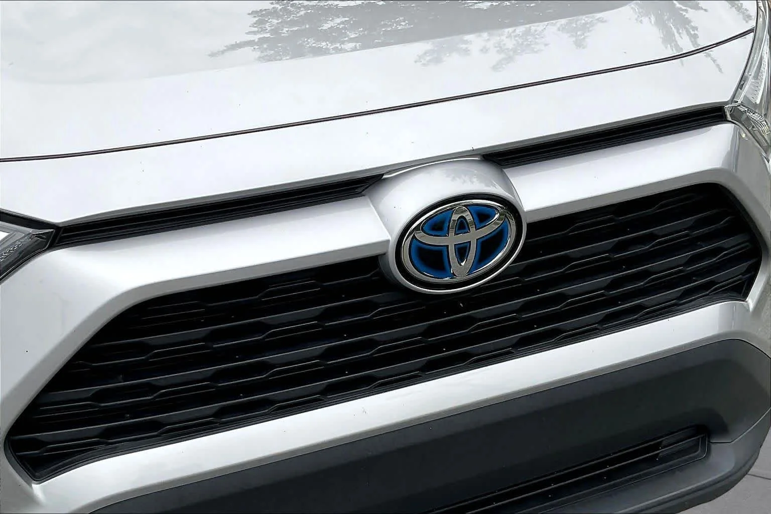 Used 2022 Silver Sky Metallic Toyota Hybrid XLE image 30