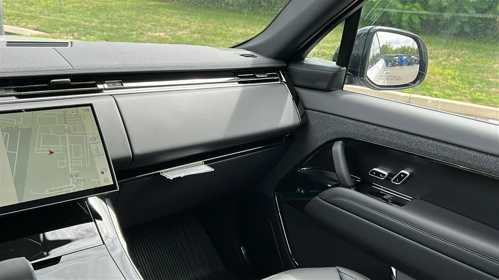 New 2027 Borasco Grey LAND ROVER Dynamic SE image 28