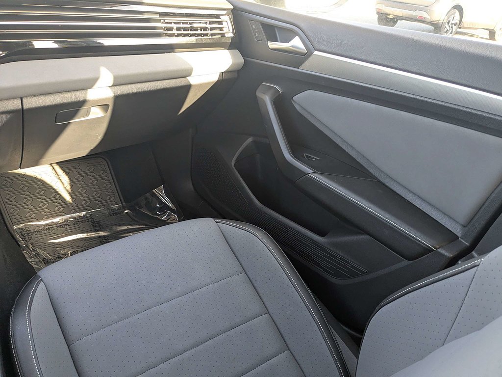 2025 Volkswagen Jetta SE - Photo 16