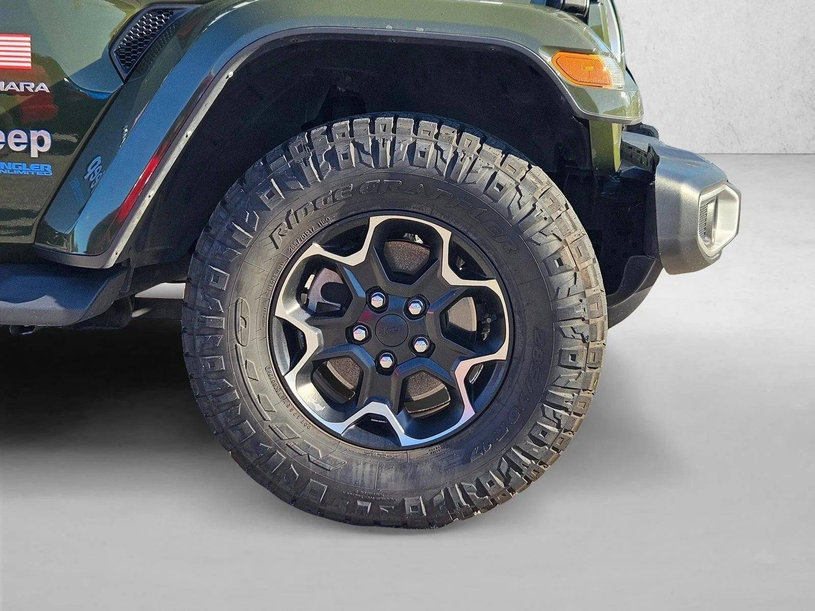 Used 2021 Sarge Green Clearcoat Jeep Unlimited Sahara image 6