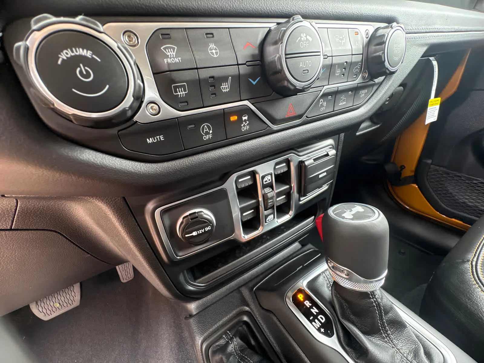 New 2026 Goldilocks Exterior Paint Jeep Sahara image 26