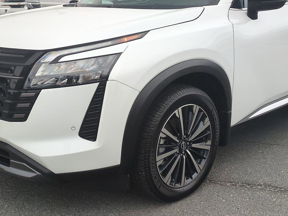 Certified Used 2026 Everest White Pearl Tricoat Nissan Platinum image 9