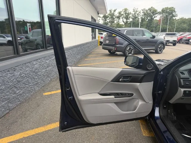 Used 2013 Blue Honda EX image 27