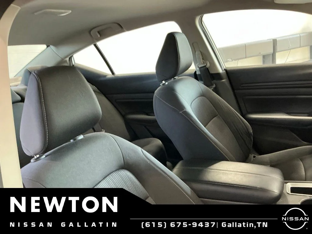 Used 2022 White Nissan 2.5 S image 7