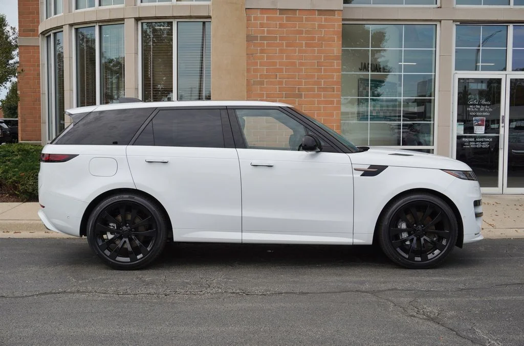 New 2026 Fuji White Land Rover Dynamic SE image 7