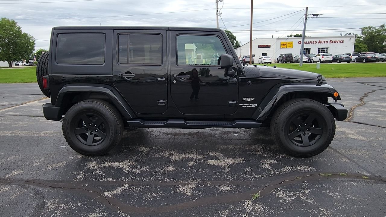 Used 2018 Black Clearcoat Jeep Sahara image 9