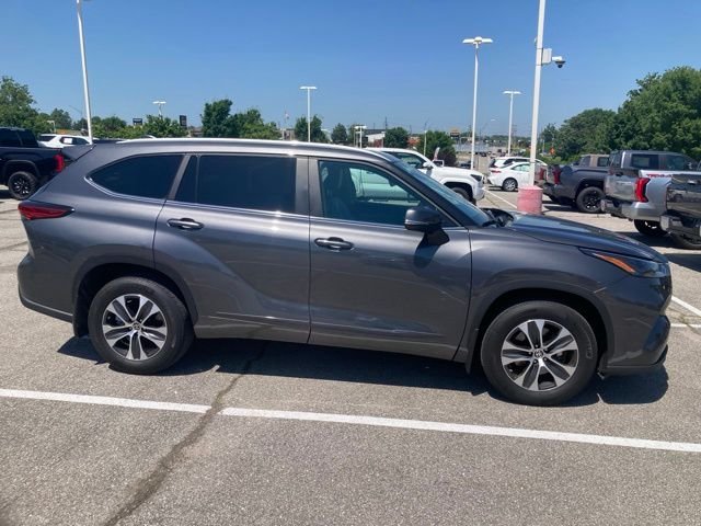 Used 2023 Gray Toyota XLE image 2