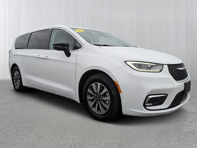 2024 Chrysler Pacifica PHEV Select