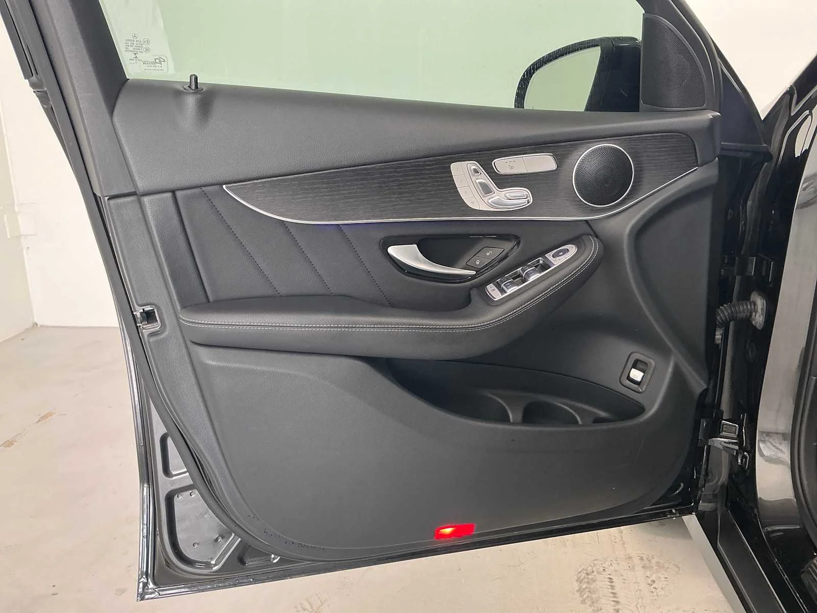 Certified Used 2022 Graphite Grey Metallic Mercedes-Benz GLC 300 image 13