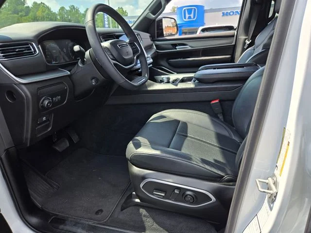 Used 2025 White Jeep Series II image 10