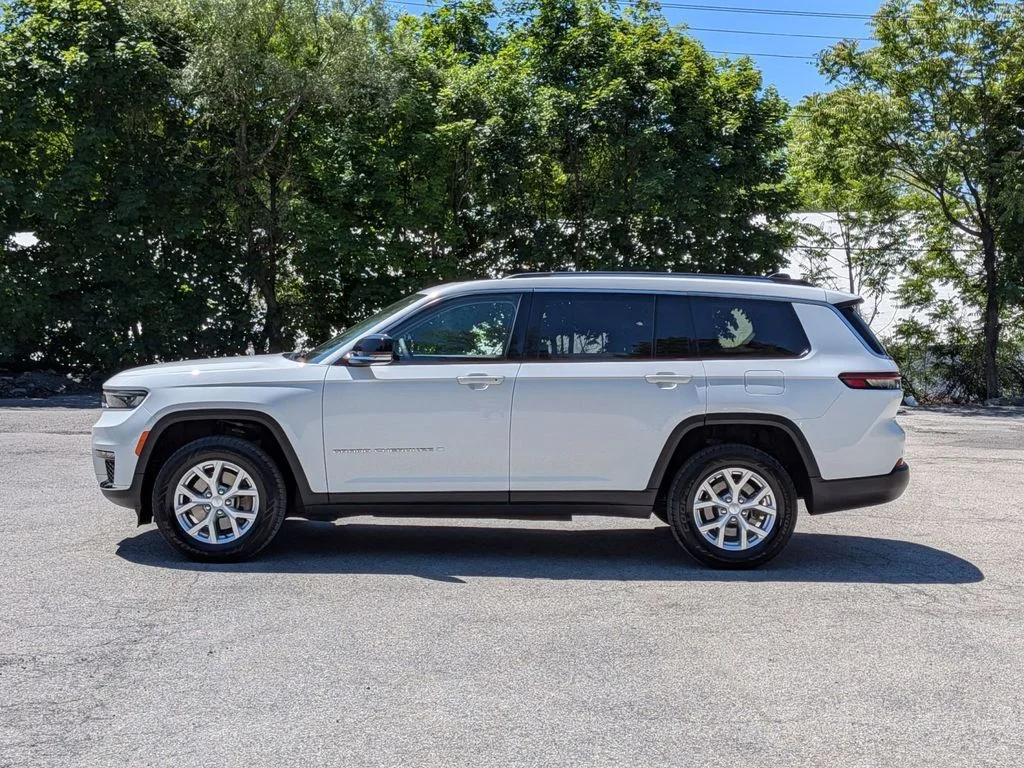 Used 2023 White Jeep Limited image 10