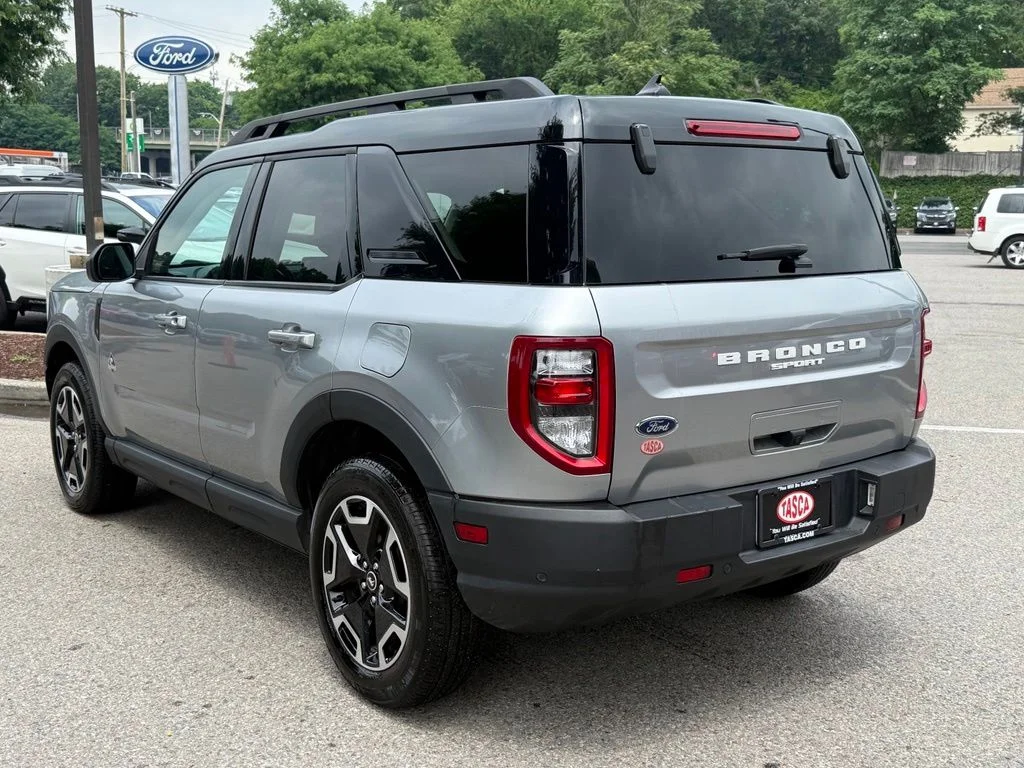 Used 2023 Silver Ford Outer Banks image 8