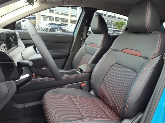 New 2026 Arctic Ice Blue Metallic / Super Black Two-tone Nissan SR image 5