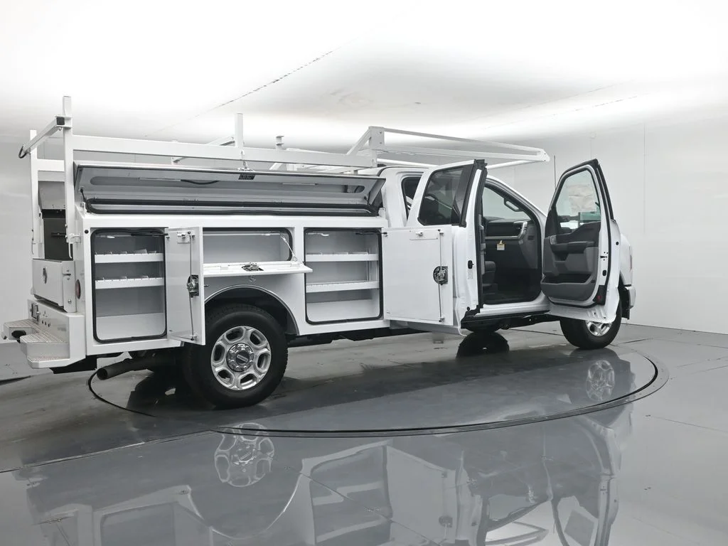 New 2026 Oxford White Ford XLT image 5