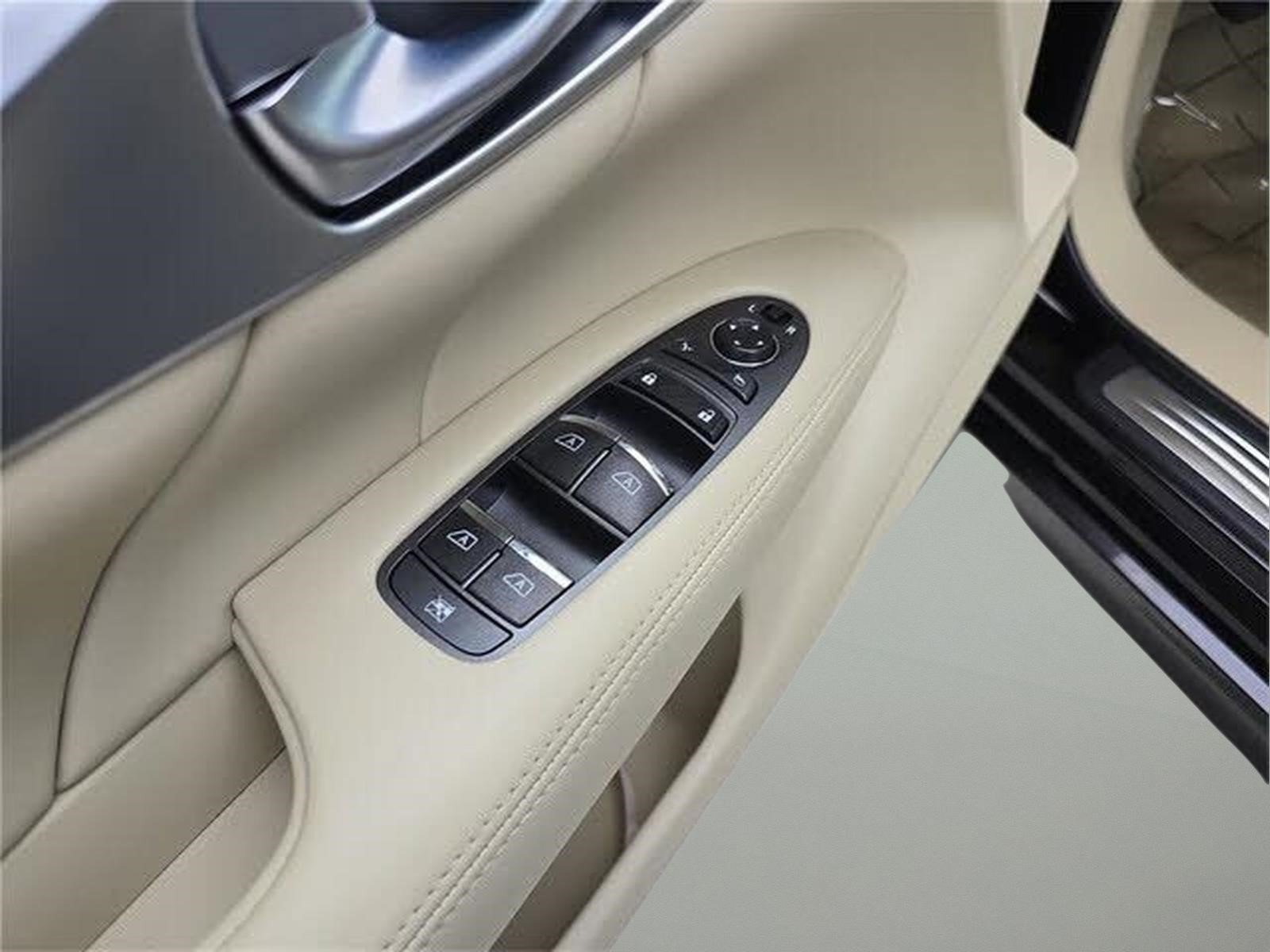 Used 2011 Malbec Black INFINITI Base image 18
