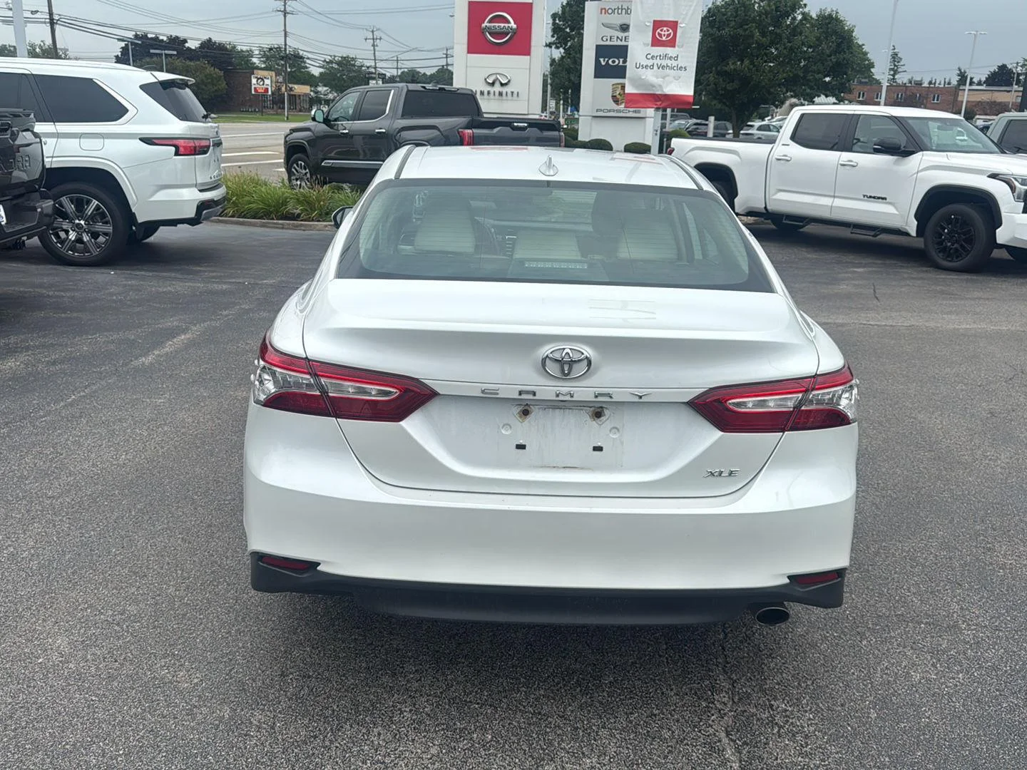 Used 2020 Wind Chill Pearl Toyota XLE image 5