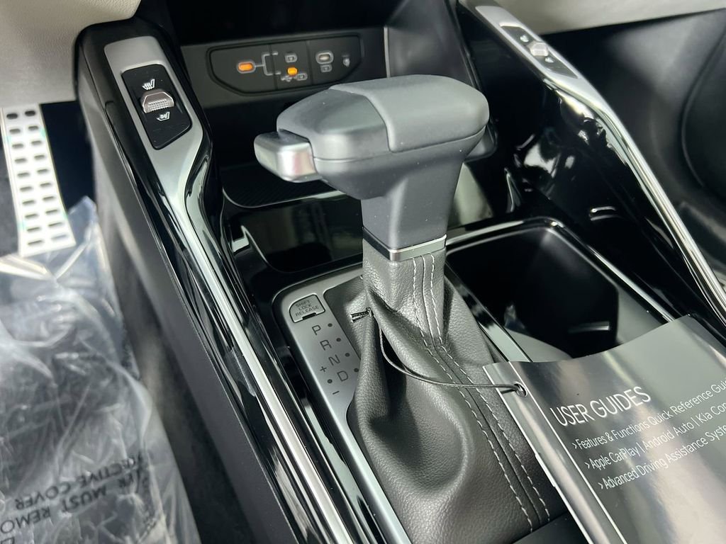 New 2026 Glacial White Pearl Kia SX image 22