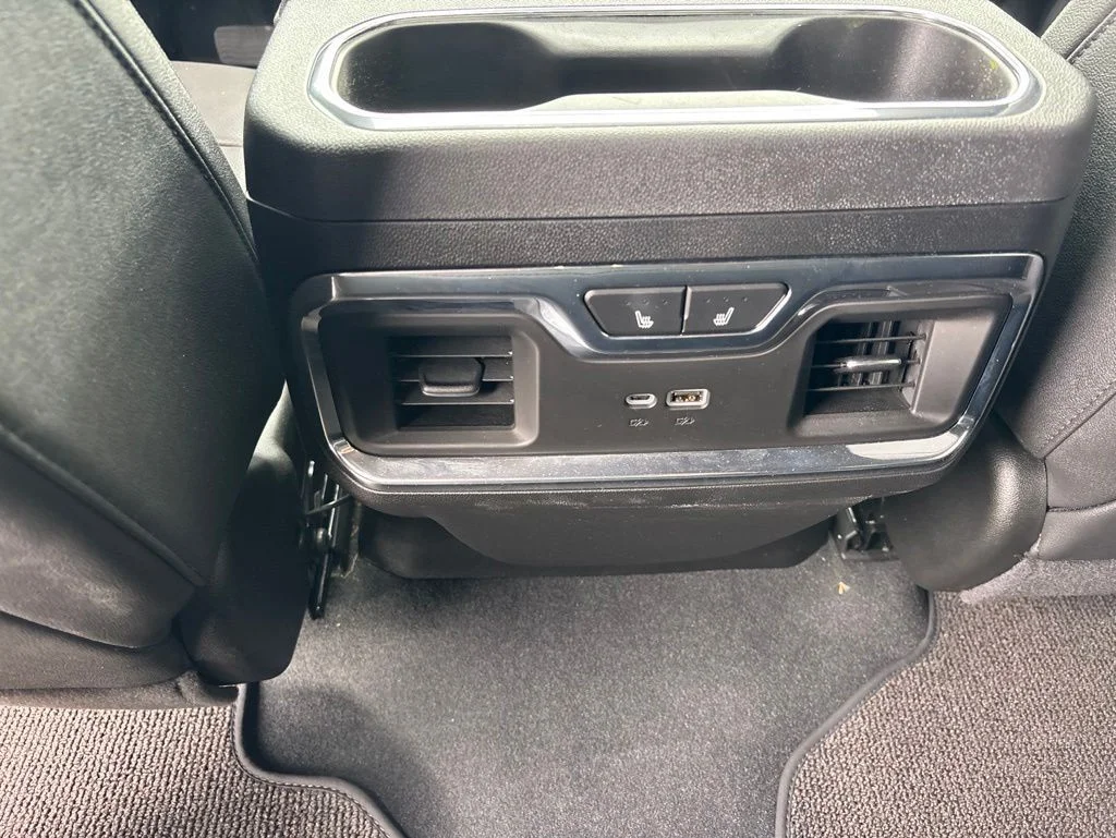 Used 2025 Pearl Chevrolet High Country image 26