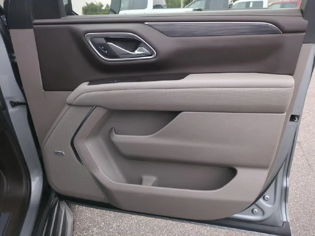Used 2023 Silver GMC SLT image 36