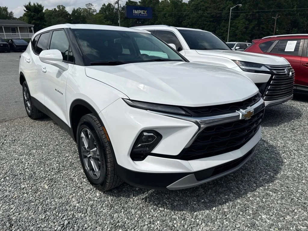 Used 2025 White Chevrolet LT image 2