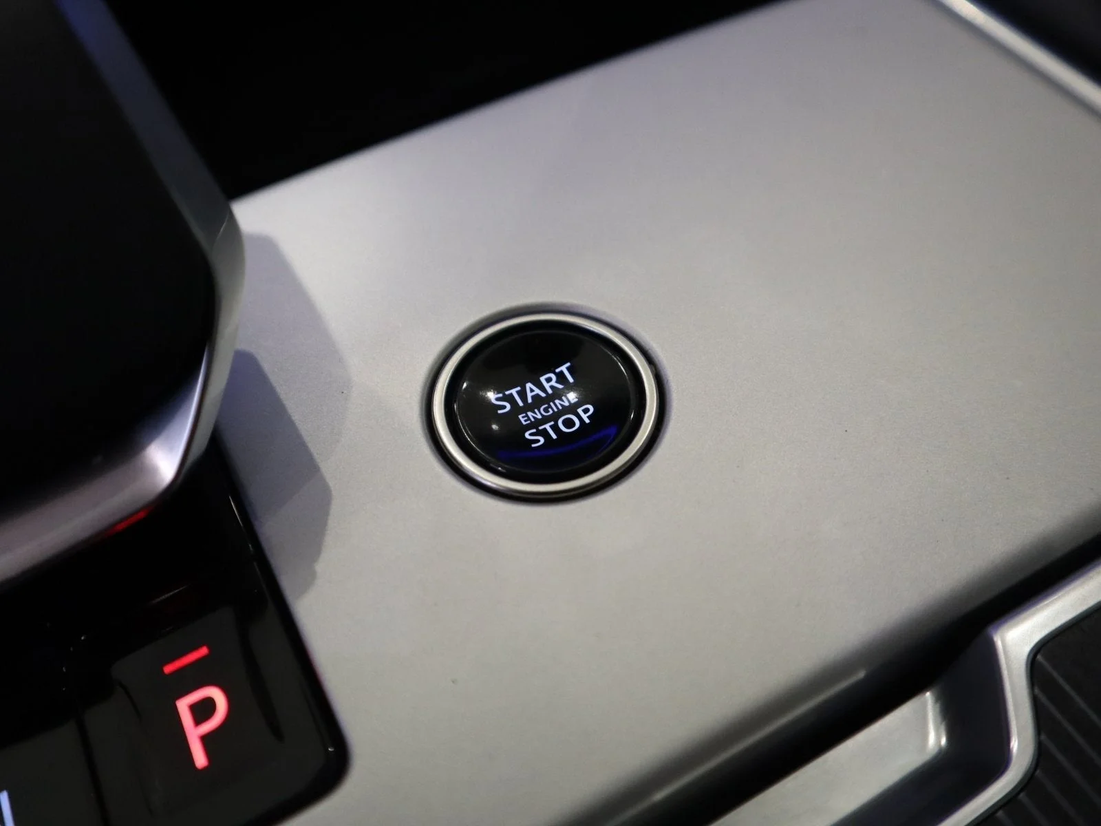Used 2024 White Land Rover Autobiography image 36