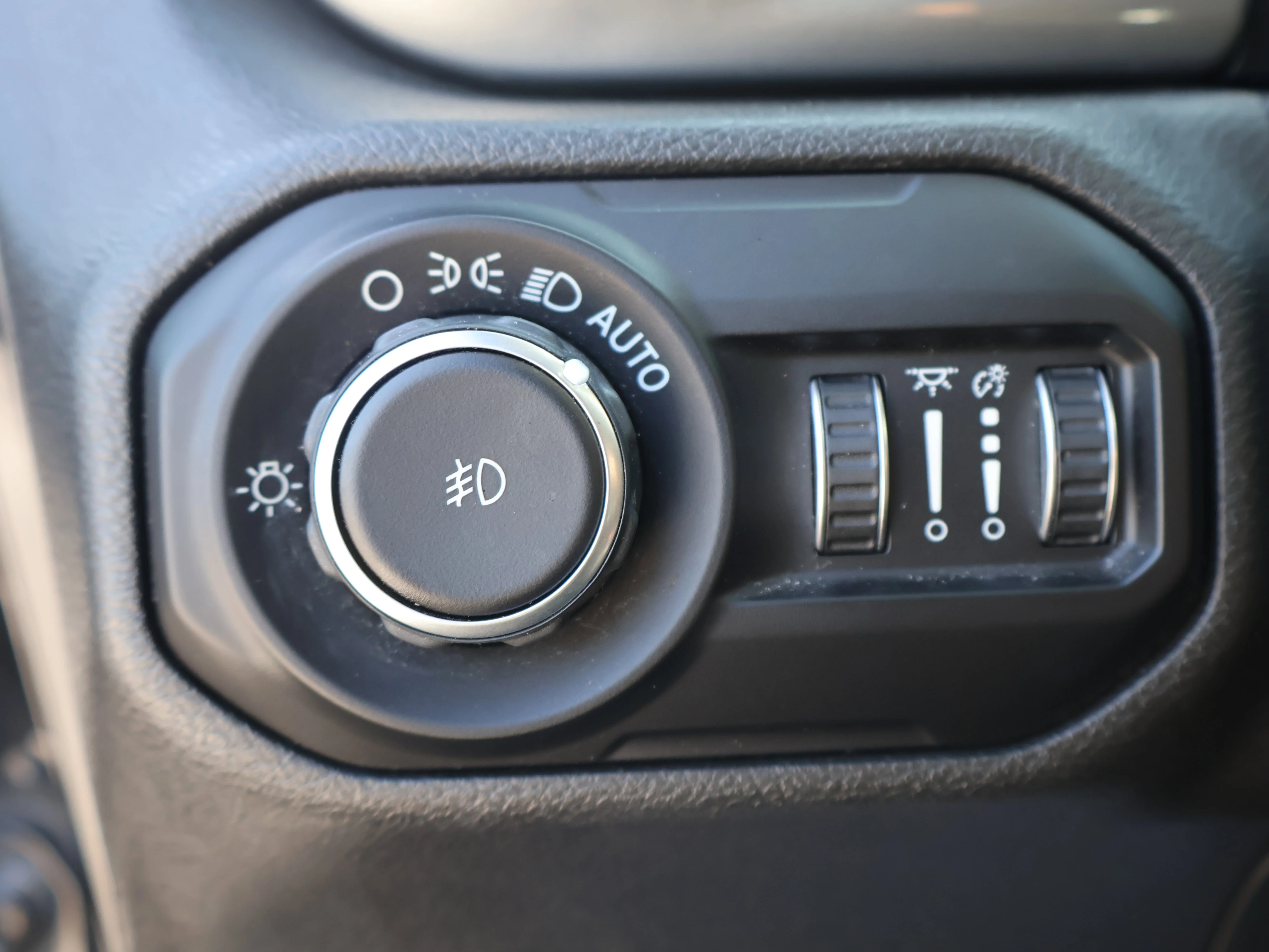 Used 2019 Black Clearcoat Jeep Sahara image 34
