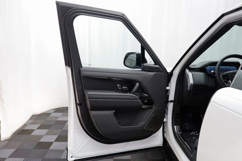 New 2025 White Land Rover SV image 7