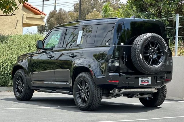 New 2026 Santorini Black Land Rover X-Dynamic SE image 3