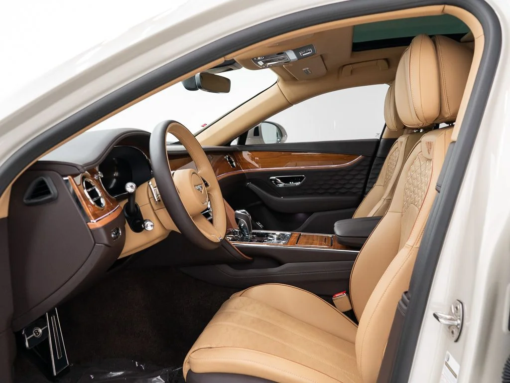 Used 2025 White Sand - by Mulliner Bentley Mulliner image 15