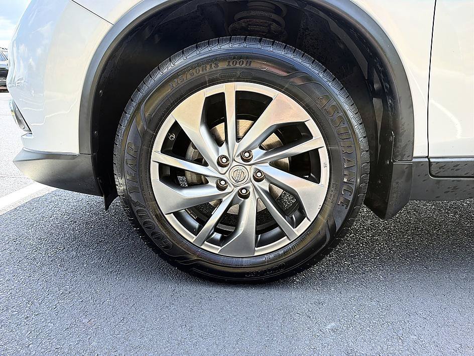 Used 2015 Brilliant Silver Nissan SL image 9