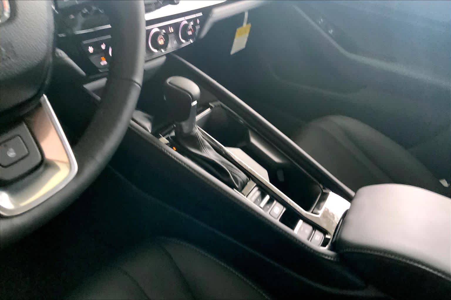 New 2026 Platinum White Pearl Honda Touring Hybrid image 5
