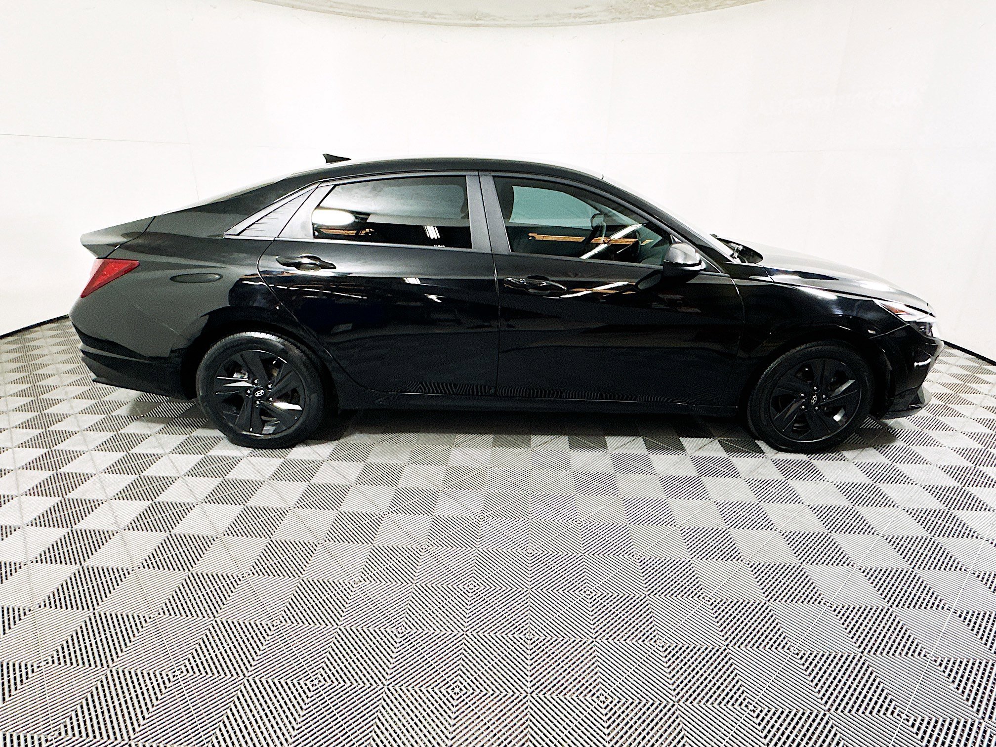 2022 Hyundai Elantra thumbnail 5