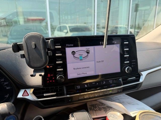 Used 2021 Silver Toyota XLE image 11