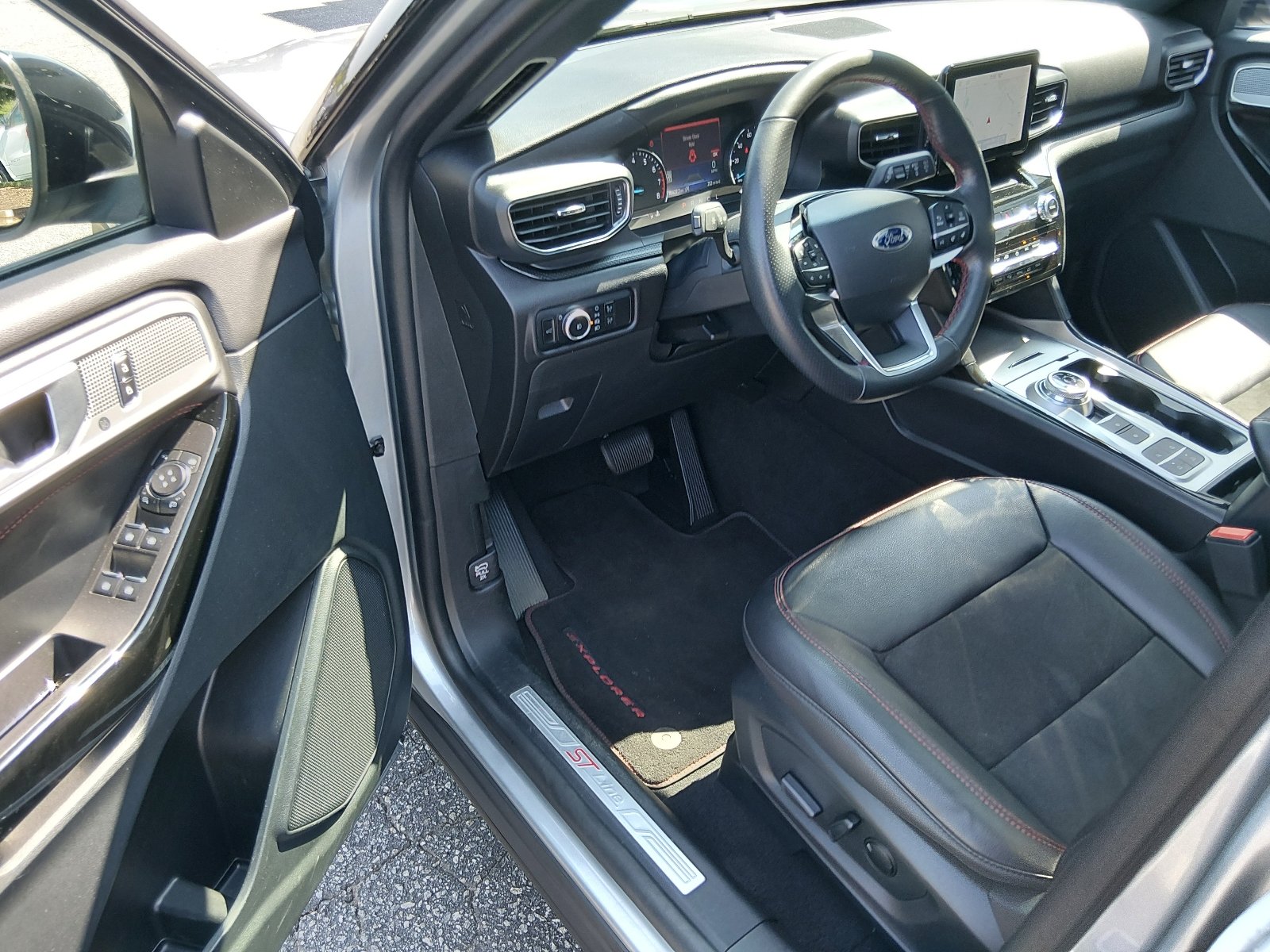 Used 2023 Iconic Silver Ford ST-Line image 7