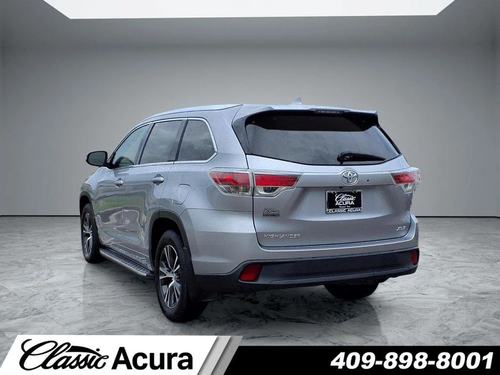 Used 2016 Silver Sky Metallic Toyota FWD 4dr V6 XLE (Natl) image 5