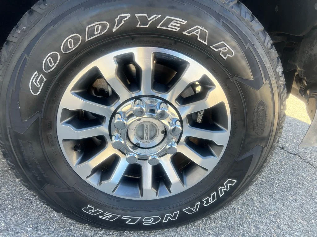 Used 2020 Oxford White Ford Lariat image 26