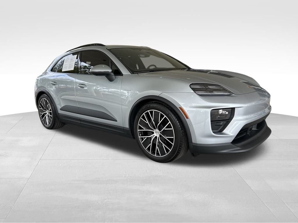 Used 2025 Porsche Macan Base with VIN WP1AD2XA9SL077224 for sale in Davie, FL