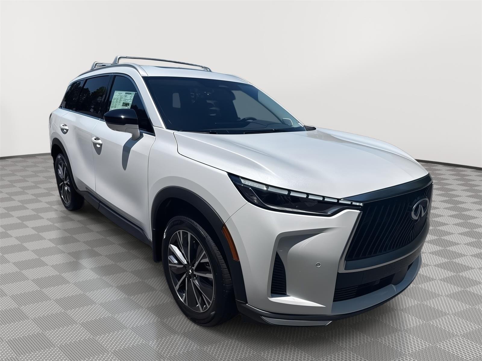 New 2027 RADIANT WHITE INFINITI Luxe FWD image 4