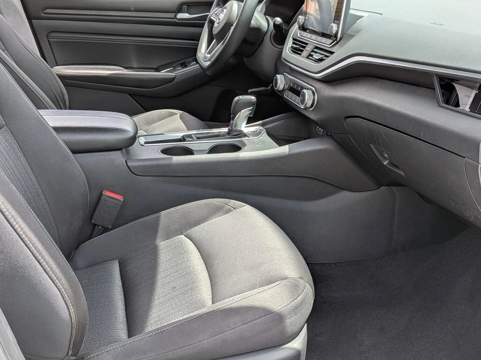 Used 2020 Glacier White Nissan 2.5 S image 19