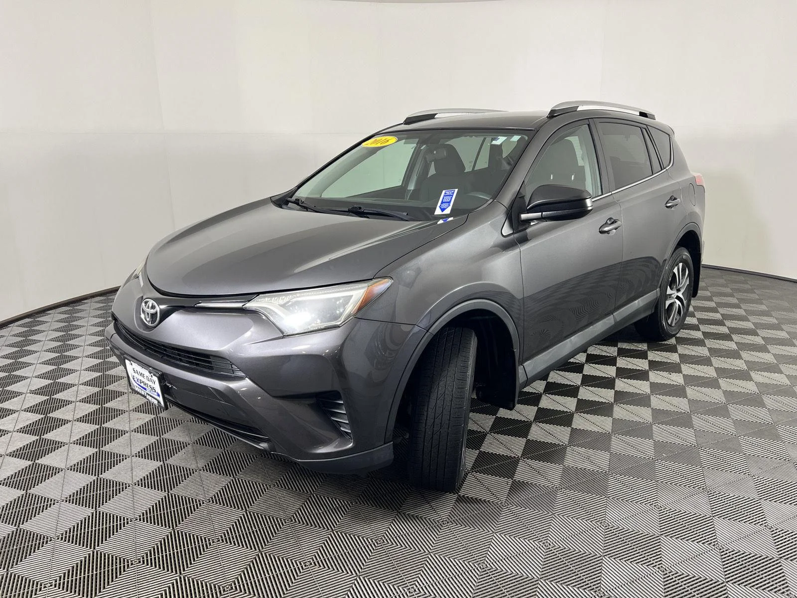 Used 2016 Magnetic Gray Metallic Toyota LE image 3