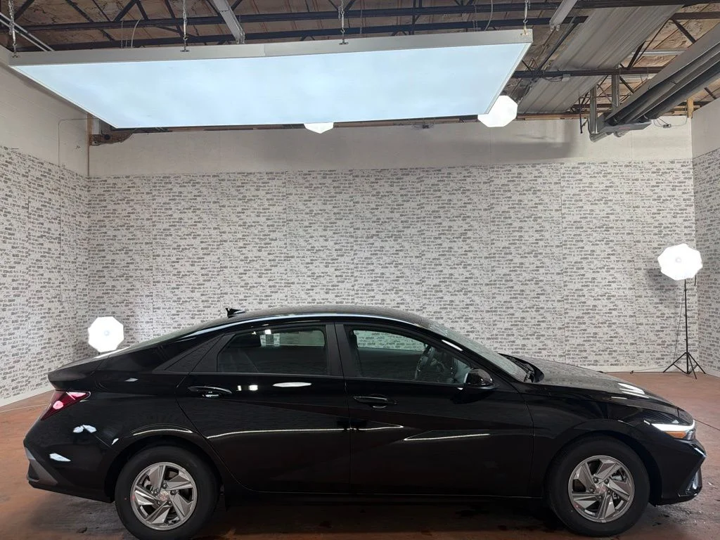 New 2026 Abyss Black Hyundai SE image 8