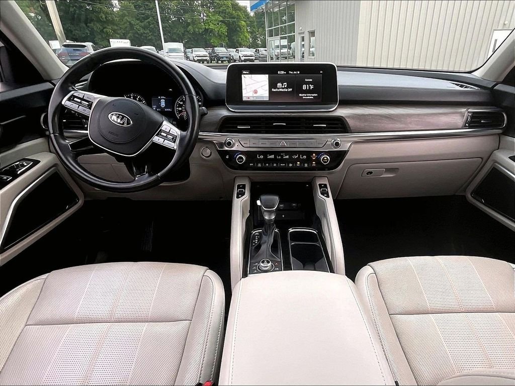 Used 2021 White Kia EX image 22