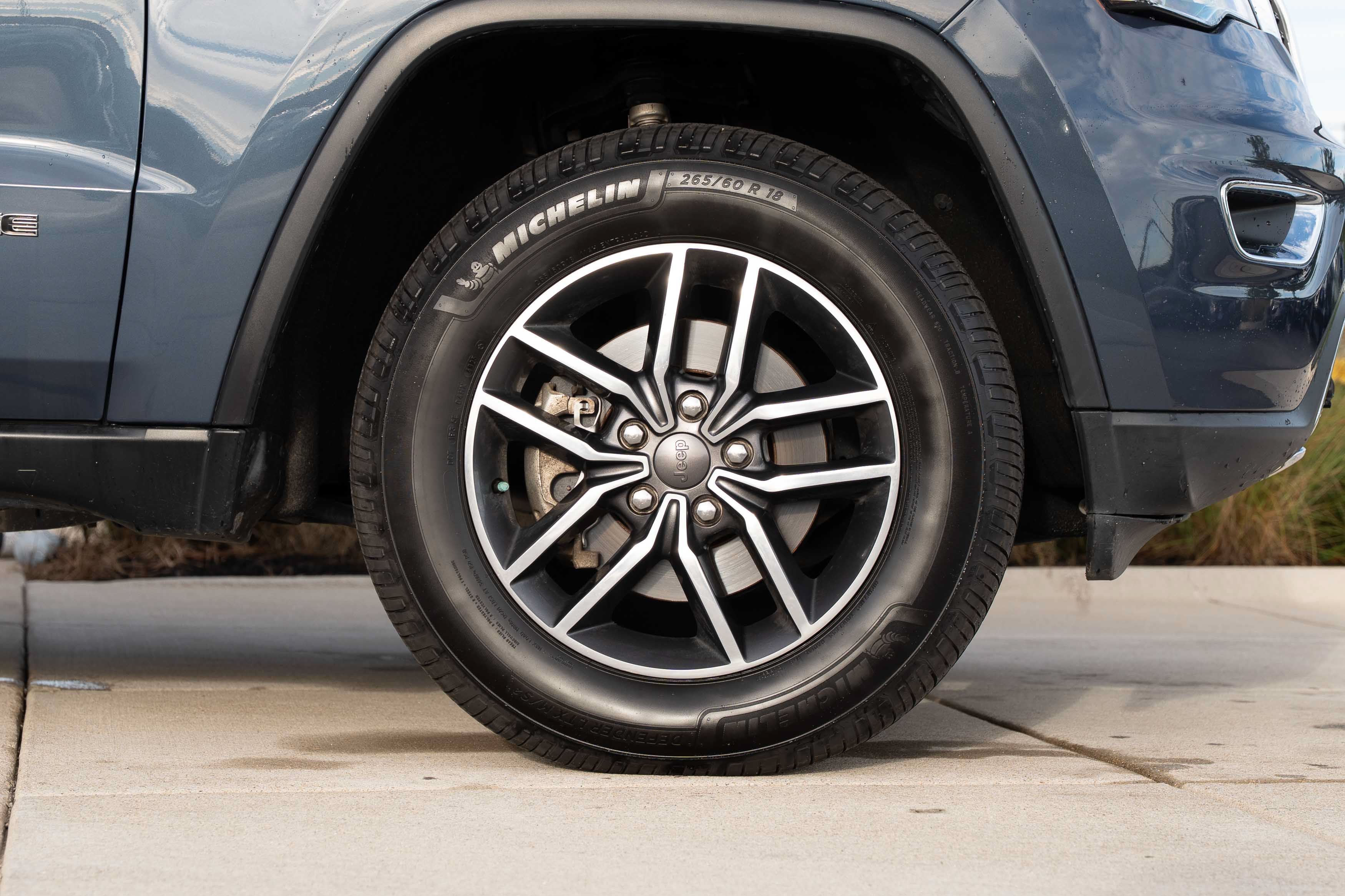 Used 2019 Slate Blue Pearlcoat Jeep Limited image 28