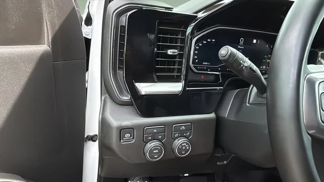 Used 2025 Summit White Chevrolet LT image 21