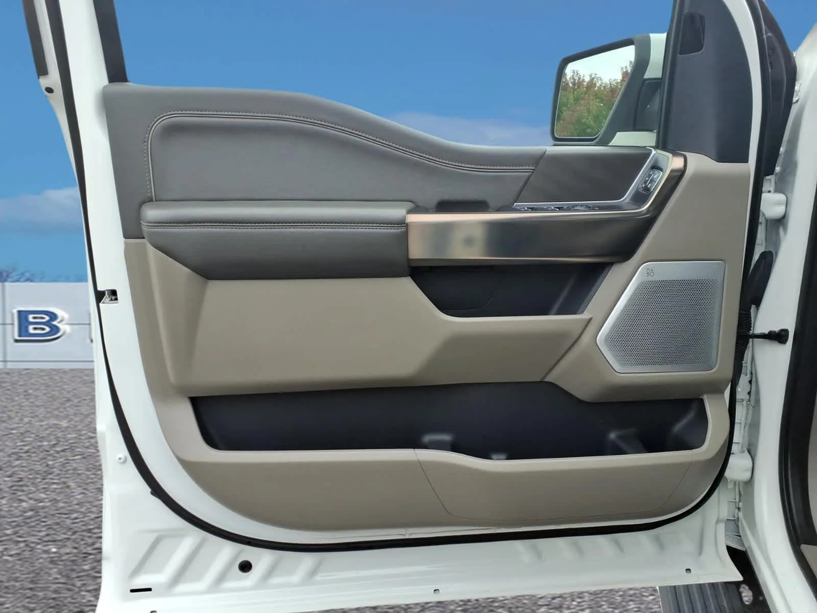 Used 2024 Star White Metallic Tri-Coat Ford Platinum image 11