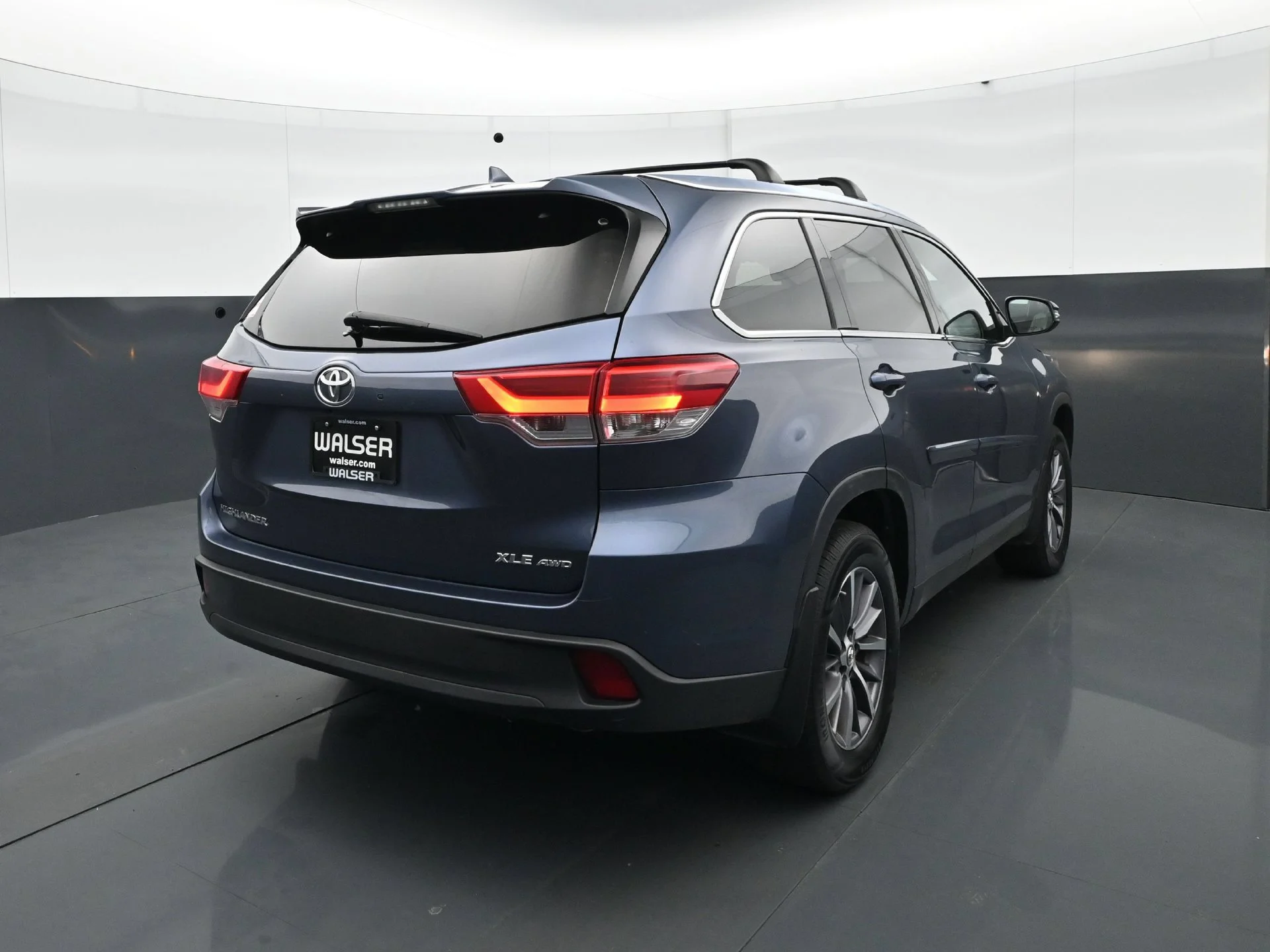 Used 2019  Toyota SE image 6