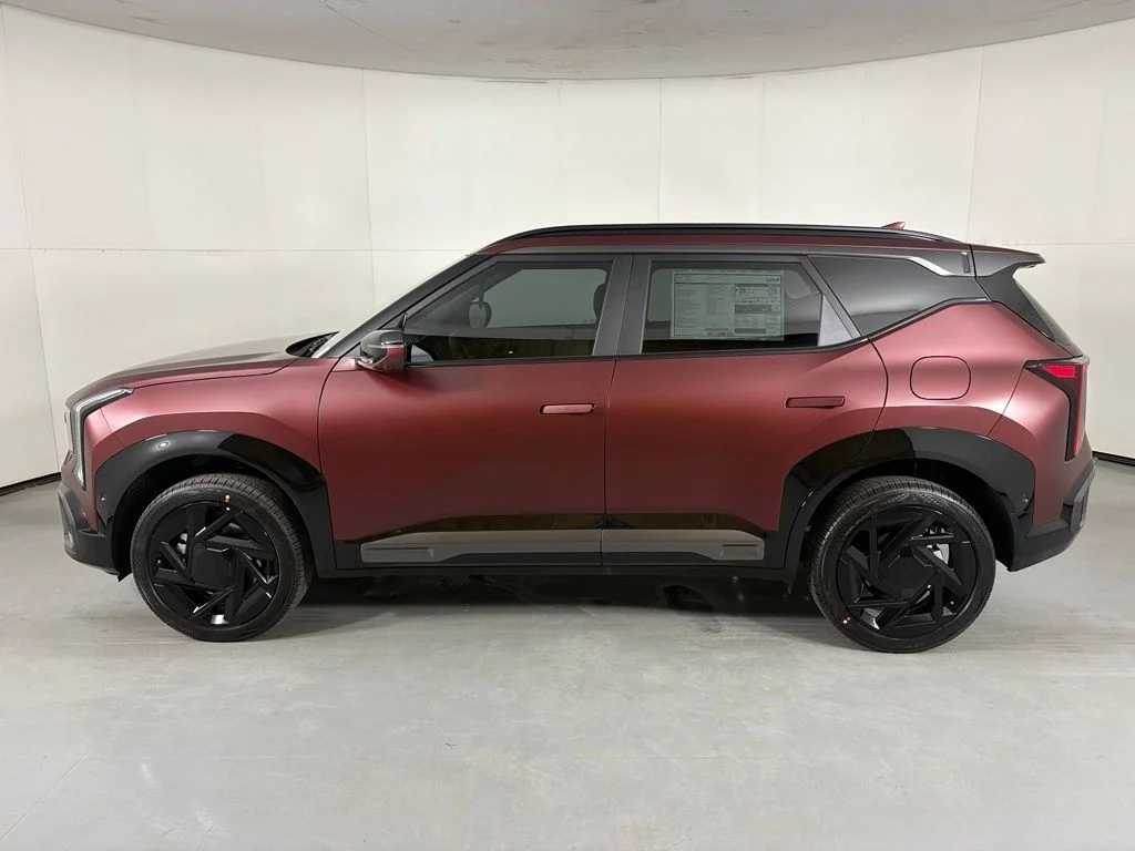 New 2027 Magma Red Matte Kia X-Line SX image 5