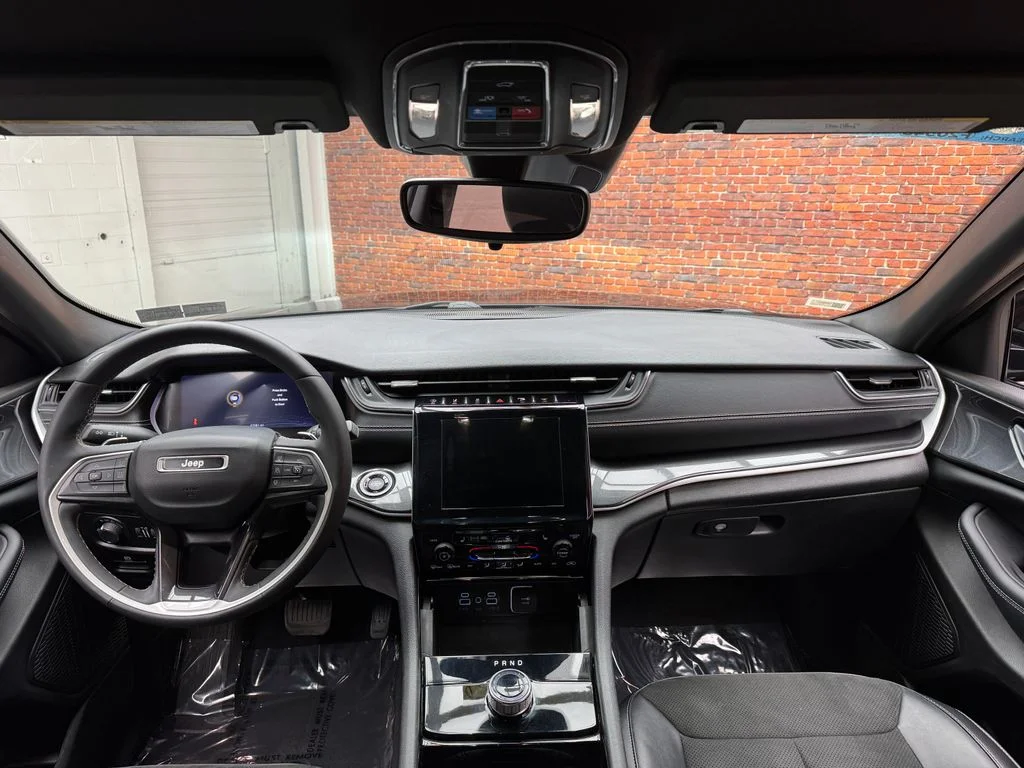 Used 2023 Diamond Black Jeep Altitude X image 11